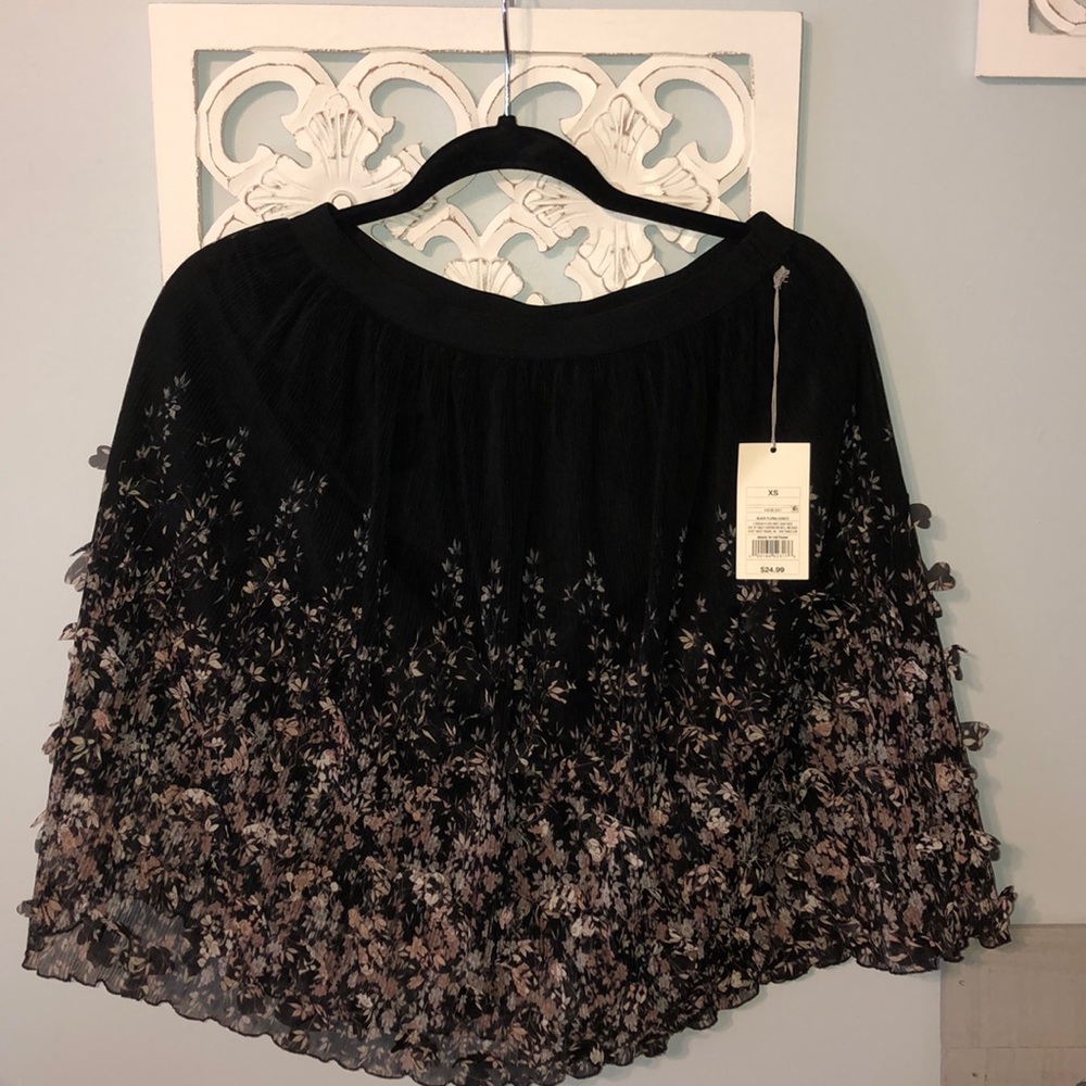 •NWT Floral Skirt•